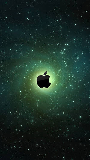 黑色Apple標誌在藍綠色星雲中發光