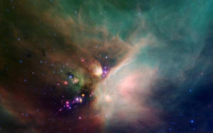 充滿活力的宇宙星雲，帶有旋轉的青綠色、粉紅色和橙色雲團及閃爍星星。