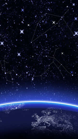 從太空觀看地球，城市燈光與帶有星座的星空。