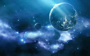 一顆藍色行星和月亮在充滿星星的發光星雲中運行。