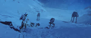 雪地士兵在雪地中行進，背景有 AT-AT 步行機在星空下。
