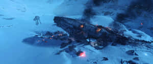 一架墜毀的星艦，引擎發光，AT-AT步行機在雪地景觀中。