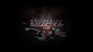 Battlestar Galactica Online 標誌，太空船在太空戰鬥。 — 銀河獅子 壁紙