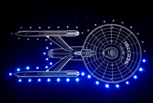 星艦企業號NCC-1701 發光藍色輪廓 深色背景上帶光點 — 星球大戰 iPhone 壁紙
