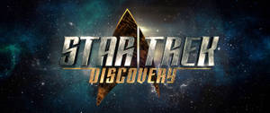 Star Trek Discovery 標誌置於帶有星雲的星空太空背景上。 — 星際迷航 壁紙