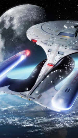 一艘未來風格的星艦繞著一顆藍色行星運行，太空中還有一個月球。