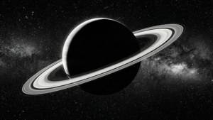 黑白太空場景中帶光環嘅土星