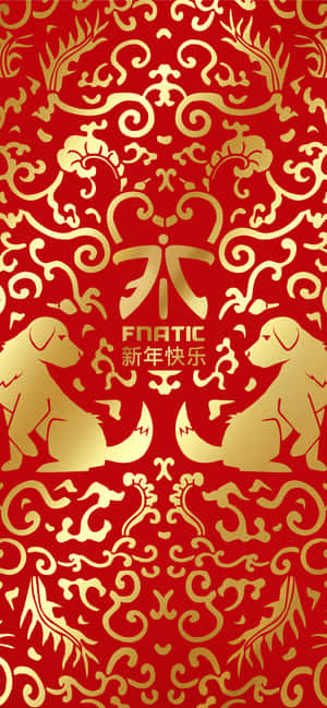 紅色和金色牆紙，兩隻狗對稱地置於農曆新年標誌兩側。