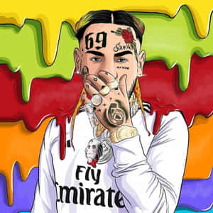 身穿印有「Fly Emirates」白色襯衫的紋身男子，手掩著嘴巴，背景是滴落的彩虹。