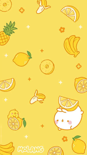 黃色背景上的可愛卡通水果和 Molang 角色。