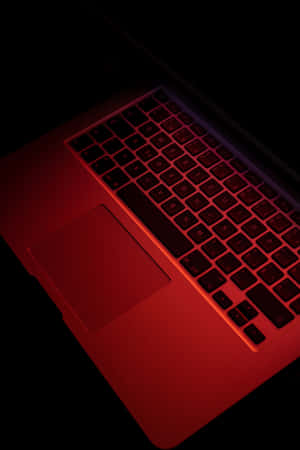 黑暗中發出紅光的筆記型電腦鍵盤 — Huawei MatePad 11.5 S (2025) 壁紙
