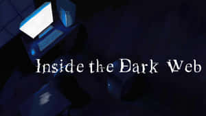 一台在黑暗房間中發出藍光的電腦，上面寫著 Inside the Dark Web。