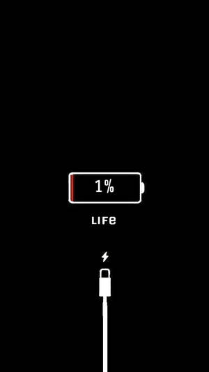 一個標有LIFE的1%電池圖標，下方有充電線，背景為黑色。