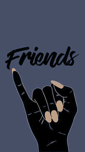 一隻帶有米色指甲的黑色插圖手，在藍色背景上指向 'Friends' 這個詞。 — 主畫面 壁紙