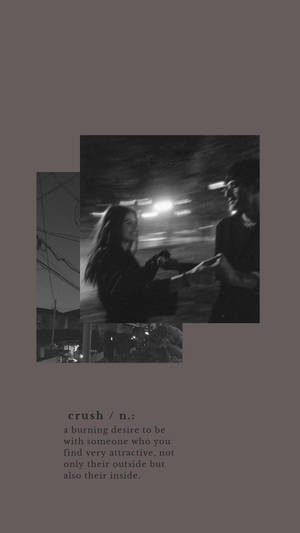兩人在模糊的夜景中牽手，並有文字定義「crush」。