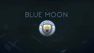 曼徹斯特城足球會標誌，深色背景上帶有「blue moon」文字。