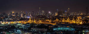 曼谷夜景，發光的寺廟和摩天大樓。 — 夜晚 GIF 壁紙