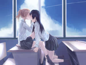 兩個動畫女學生喺窗邊書枱上接吻，窗外係藍天。