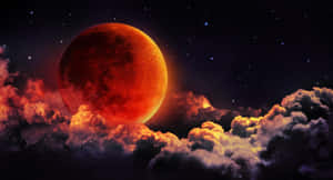 在繁星點點的夜空中，紅月在雲層後發光。