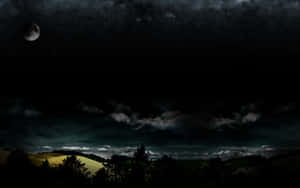 月亮和星星在烏雲之上，夜間輪廓分明的山丘和樹木之上。 — 2880x1800 壁紙