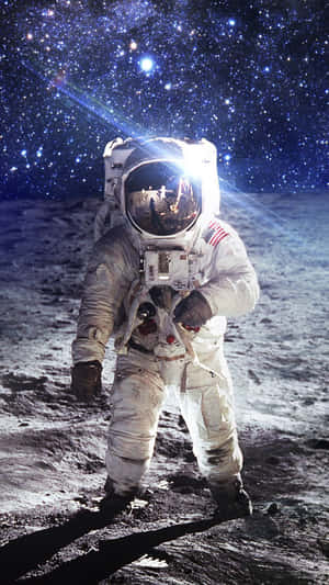 太空人在月球表面，背景是星空和鏡頭光暈