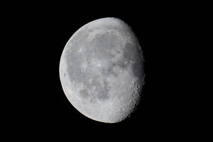 月球在黑色天空中可見隕石坑 — 月亮與星星動畫 壁紙