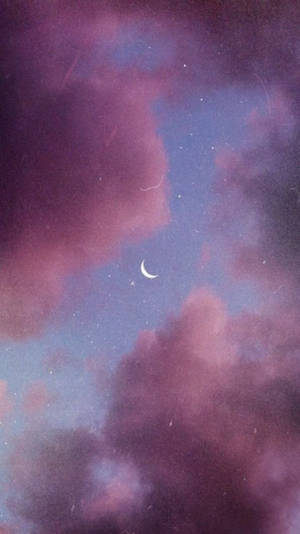 紫色雲層與星光中的新月暮色