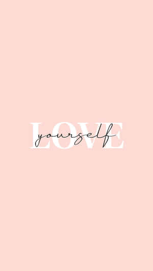 粉紅色背景，以混合字體顯示 love yourself 訊息。