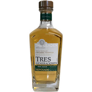 一瓶 Tres Generaciones 有機龍舌蘭酒，裝有金色液體和詳細標籤。