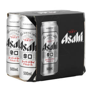 六罐Asahi Super Dry啤酒裝在黑色紙板六罐裝提架中。 — 日本 壁紙