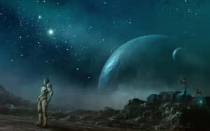 在巨大的藍色月亮和星空下，一位孤獨的太空人在外星世界。 — 行星 壁紙