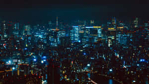 充滿活力的夜間城市，建築物和街道閃閃發光。 — 夜景城市 壁紙