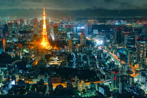 東京夜景，閃耀的東京塔和繁忙的街道。