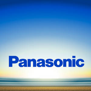 Panasonic 標誌顯示在寧靜的日落海洋場景上方。