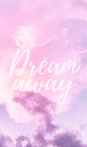 在粉紅色和紫色雲彩上以白色字體寫上Dream away的文字。 — Honor Pad X7 壁紙