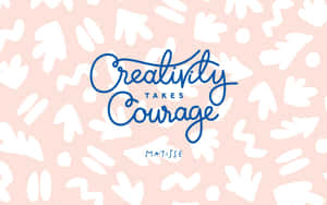 粉紅色背景，帶有白色抽象形狀和藍色草書文字，寫著「Creativity Takes Courage」。 — 日出 壁紙