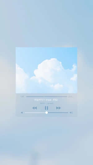 極簡音樂播放器，背景為雲朵天空