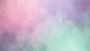 粉彩顏色嘅雲朵帶有閃爍嘅微粒喺夢幻嘅迷霧中漂浮。
