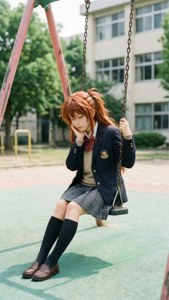 《你的名字》中三葉坐在鞦韆上 — 你的名字 GIF 壁紙
