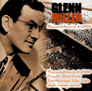 Glenn Miller 著住禮服喺火車軌旁邊微笑，上面有歌曲標題。 — 馮·米勒 壁紙