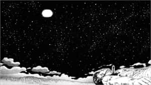 一個人在滿月和雲層的星空下睡覺。