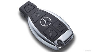 Mercedes-Benz 汽車鑰匙，附有鎖車、解鎖和尾箱按鈕