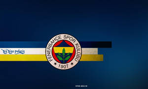 Fenerbahçe Spor Kulübü 足球會標誌，帶有球隊口號，置於條紋背景上。