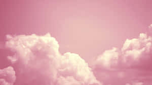 粉紅天空，蓬鬆的白雲輕輕飄動 — 雲朵 壁紙