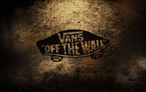 Vans Off The Wall標誌在粗糙的混凝土牆上，帶有聚光燈效果。