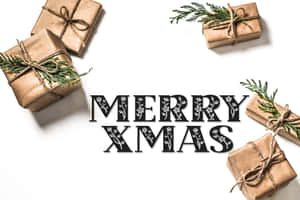 白色背景上被包裝禮物和常綠枝條環繞的Merry Xmas文字