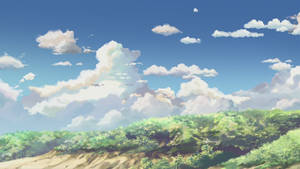 寧靜的動漫風格風景，有綠色森林和蓬鬆的白雲，在明亮的藍天下。