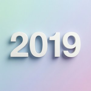 柔和粉彩漸變背景上的白色3D數字2019。