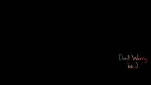 彩色手寫文字在黑色背景上寫著「Don't Worry be :)」。