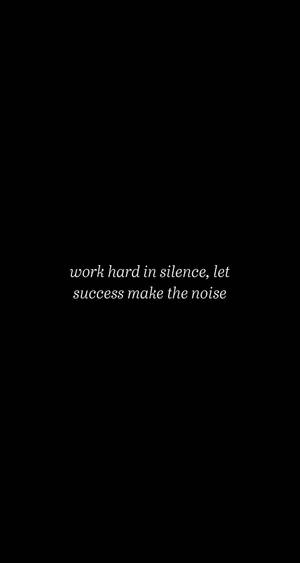 黑色背景，白色勵志語句 work hard in silence let success make the noise